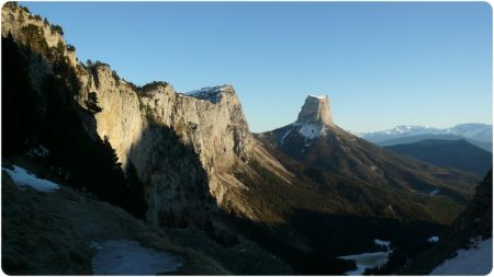 Regard arrière, Rochers du Parquet et Mont Aiguille.