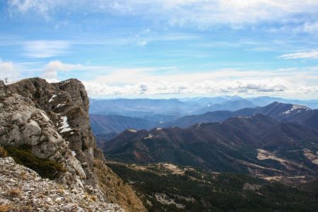 La vue s’étend jusqu’au Mourre de Chanier