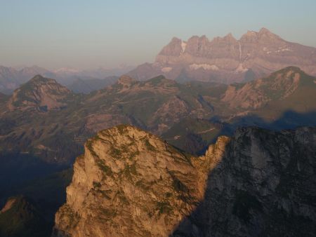 Regard vers les Dents du Midi.