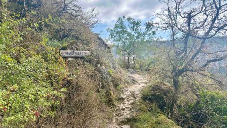 Sentier à l’arrivée au village de St Marcellin