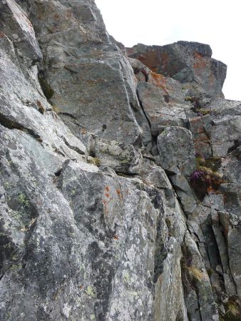 Dernière escalade (pas de III) pour monter au sommet