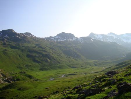 Le vallon du Clou, les pointes du Grand Soliet (2928m), des lacs Verdet (2967m), de l’Argentière (3053m), d’Archeboc (3272m) et d’Ormelune (3256m).