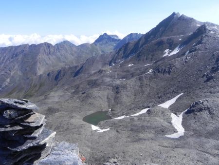 Du sommet, vue vers la Grande Aiguillette et le lac coté 3048m