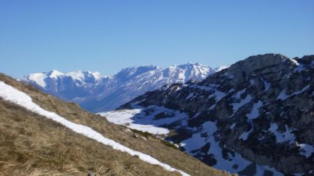 Vue au nord sur les Ecrins, et notamment, les crêtes du Lauvitel