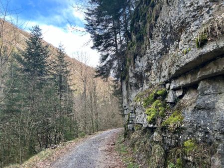 Dans le rétro, la route interdite