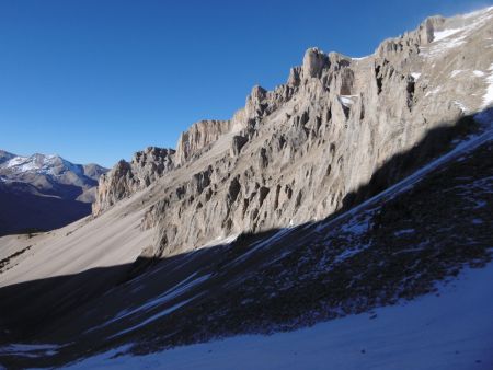 Parois au soleil dans la descente.